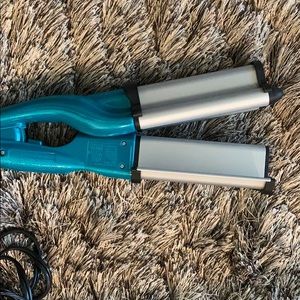 Bed Head crimper waver